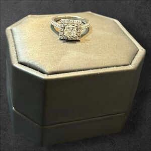 ✨ Stunning Princess Cut Diamond Engagement Ring ✨